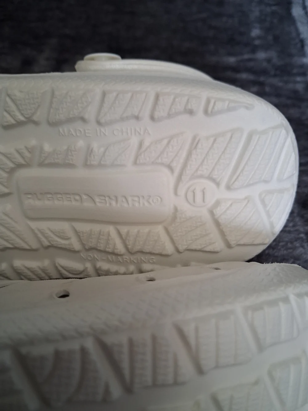 NWT Rugged Shark Pearly White Slip On Clog Shoes Girls Size 11